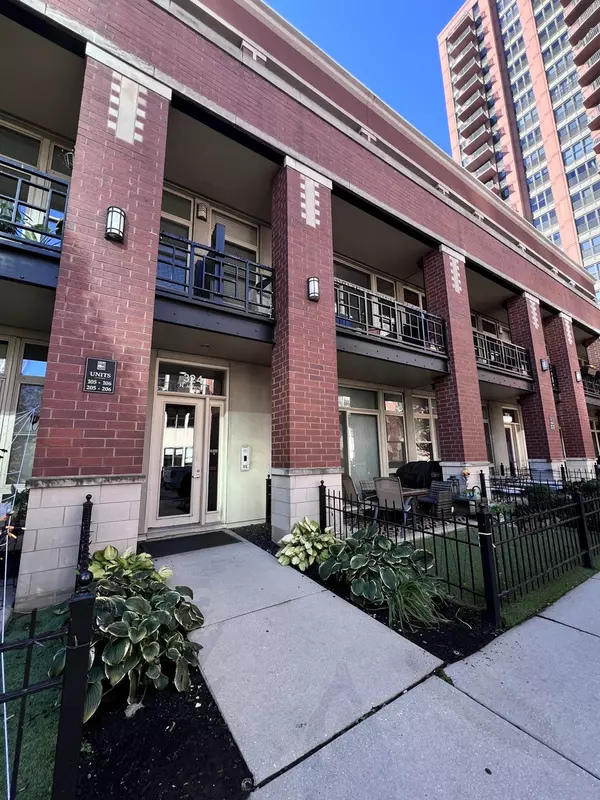 324 N Jefferson Street #206, Chicago, IL 60661