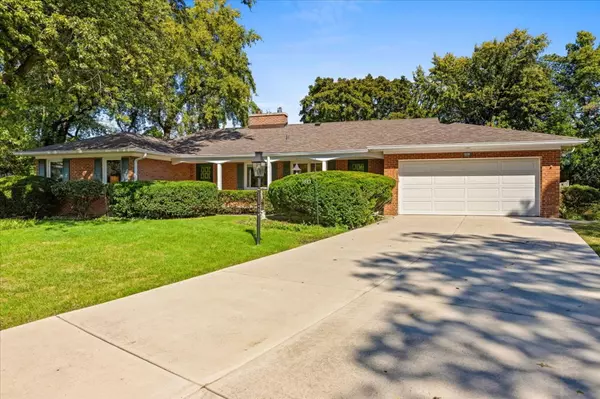 Glenview, IL 60025,1339 Swainwood Drive