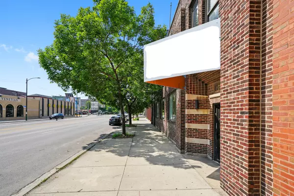 Chicago, IL 60612,526 N Western Avenue