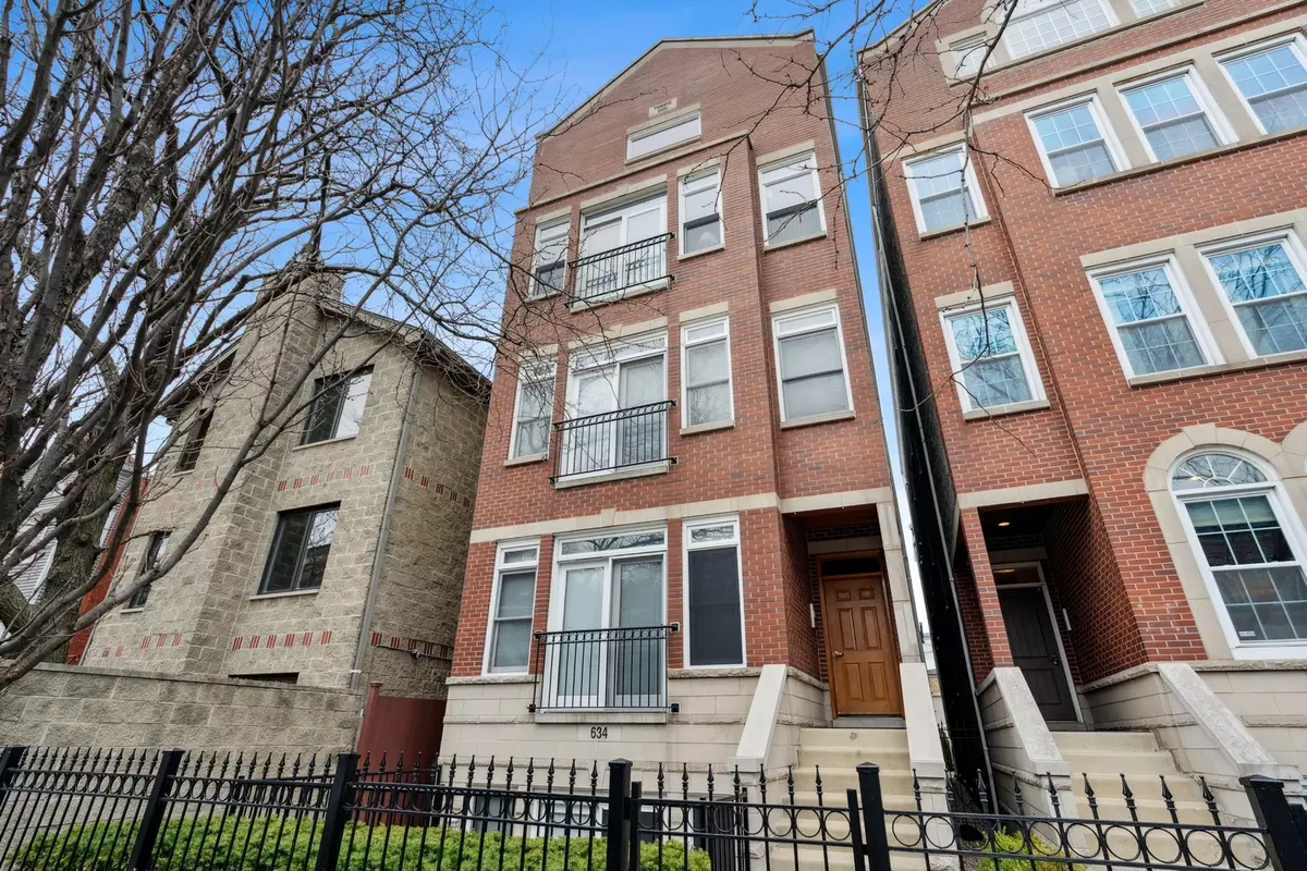 Chicago, IL 60614,634 W Schubert Avenue #1