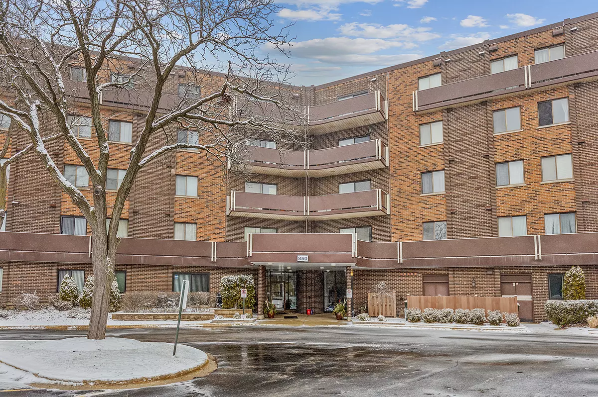 Elk Grove Village, IL 60007,850 Wellington Avenue #403