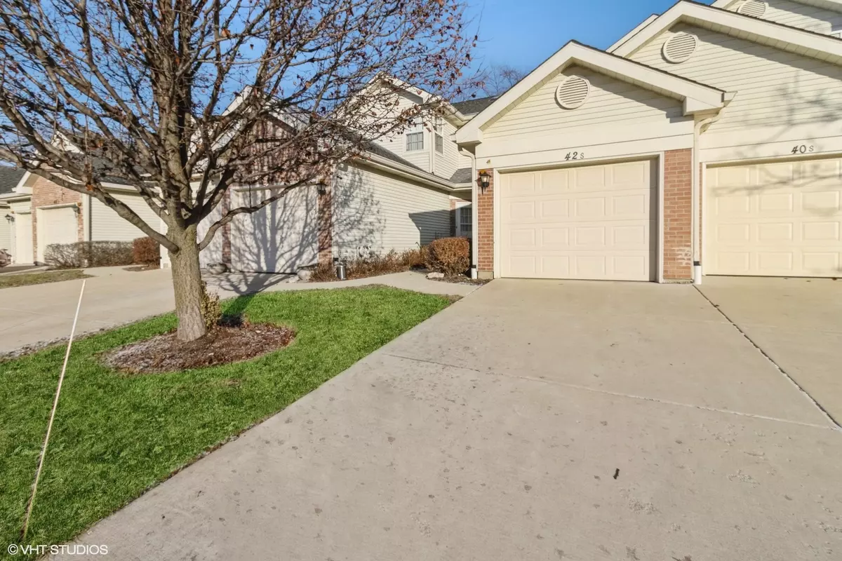 Glendale Heights, IL 60139,42 S Golfview Court