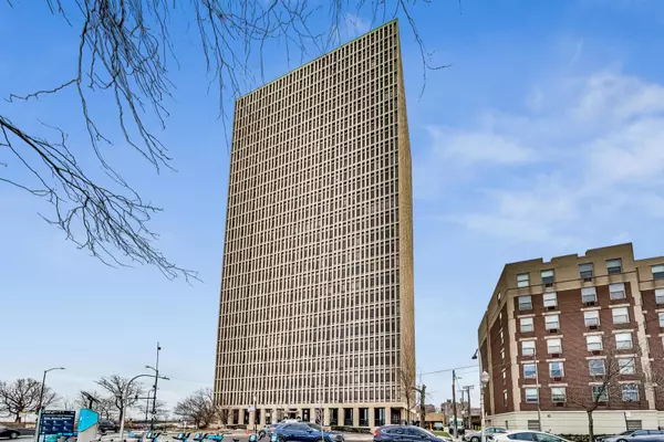 6700 S South Shore Drive #17B, Chicago, IL 60649