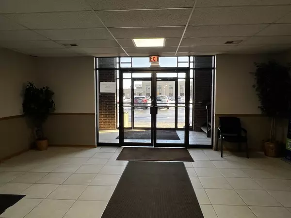 Palos Heights, IL 60463,7350 W COLLEGE Drive #208