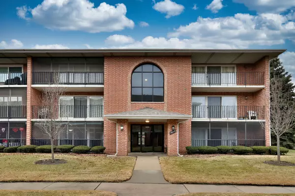 5033 W Circle Drive #102, Crestwood, IL 60418