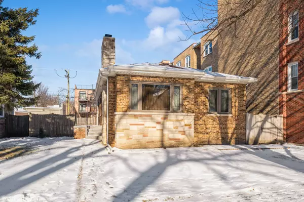 2716 W Fitch Avenue, Chicago, IL 60645