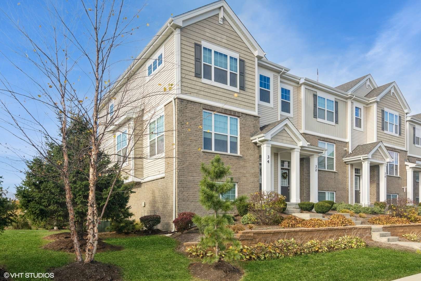 Arlington Heights, IL 60004,34 E Heritage Court