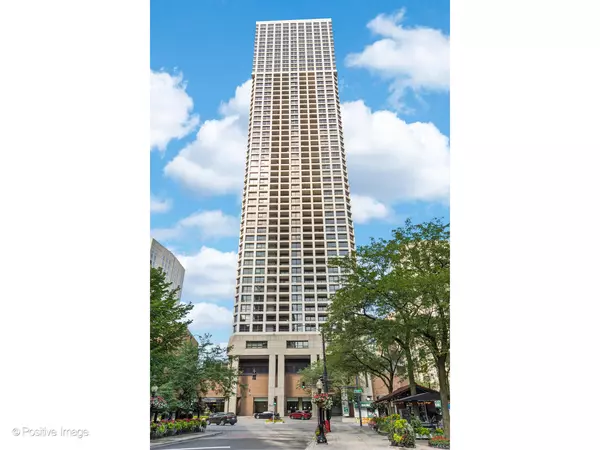 1030 N State Street #11J, Chicago, IL 60610