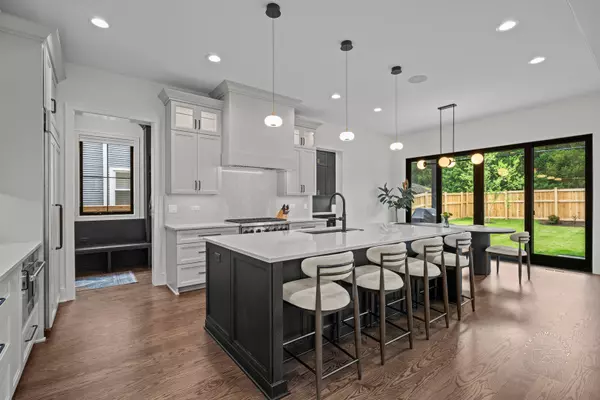 Naperville, IL 60540,328 S Loomis Street