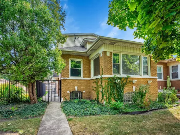 4945 N Keeler Avenue, Chicago, IL 60630