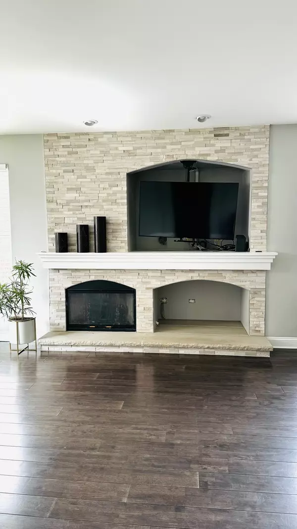 Lindenhurst, IL 60046,812 Auburn Lane