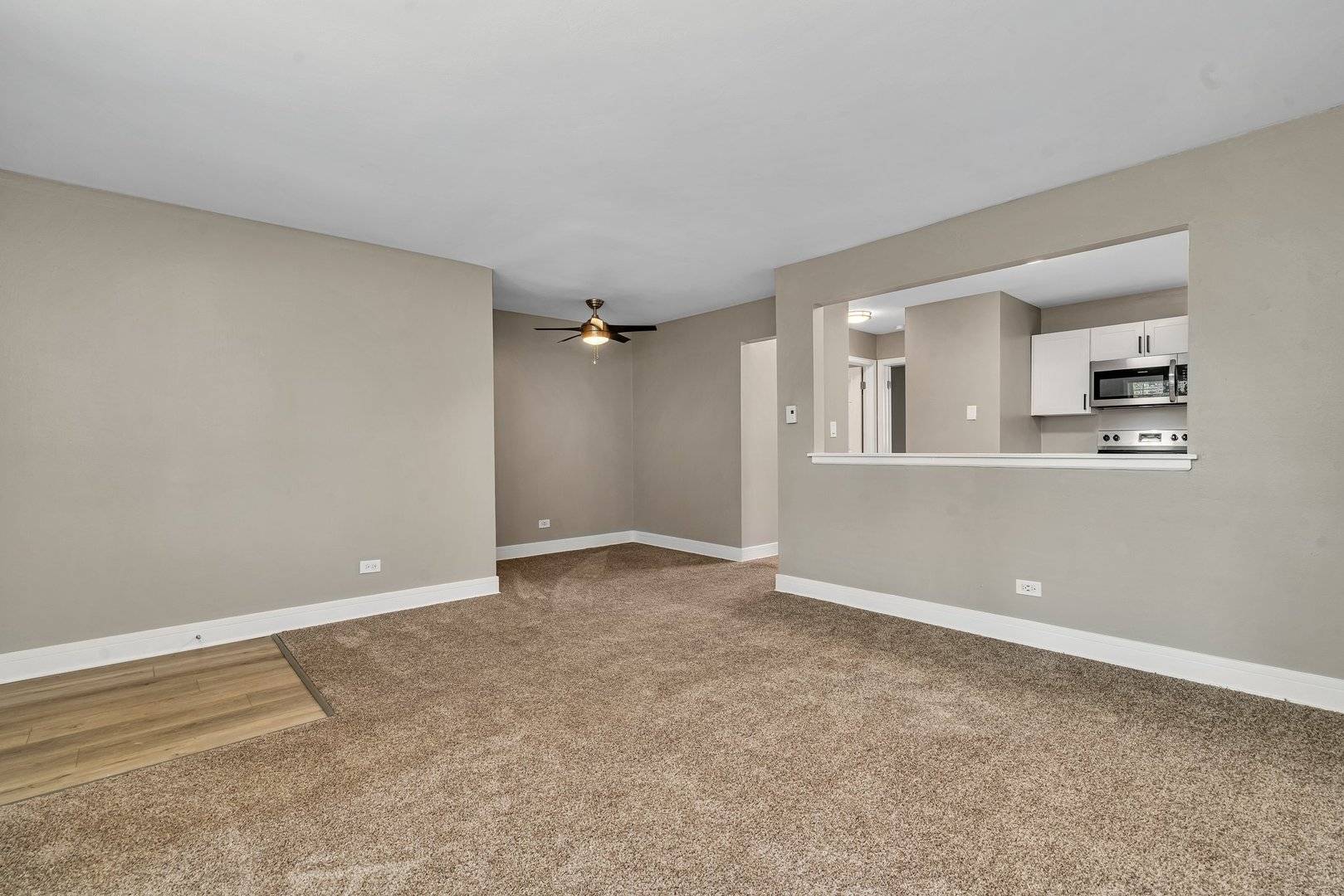 Glen Ellyn, IL 60137,15 Briar Street #16
