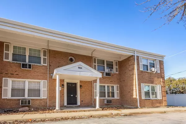 904 W Saint James Street #1S, Arlington Heights, IL 60005