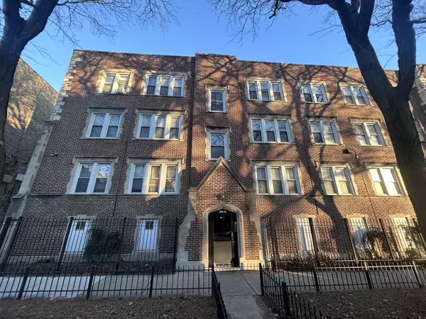 2004 W Jarvis Avenue #2, Chicago, IL 60645