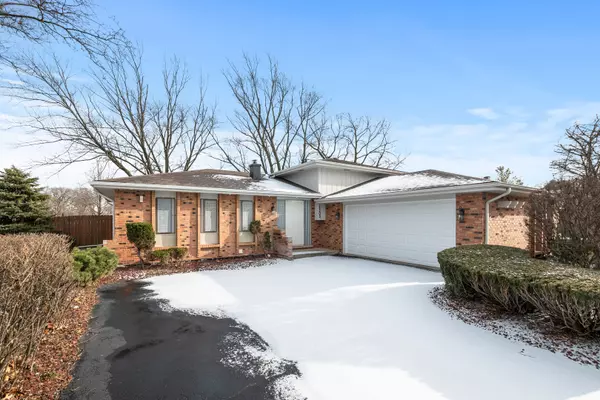 18205 Olde Farm Road,  Lansing,  IL 60438