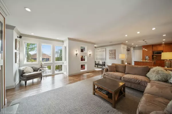 Geneva, IL 60134,312 S River Lane