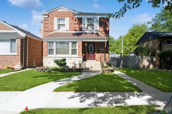 8806 S Bennett Avenue, Chicago, IL 60617