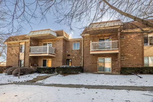 902 W Alleghany Drive #2A, Arlington Heights, IL 60004