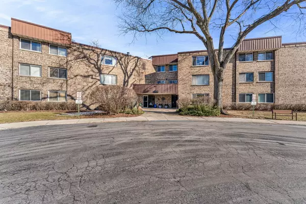 2600 Brookwood Way #209, Rolling Meadows, IL 60008