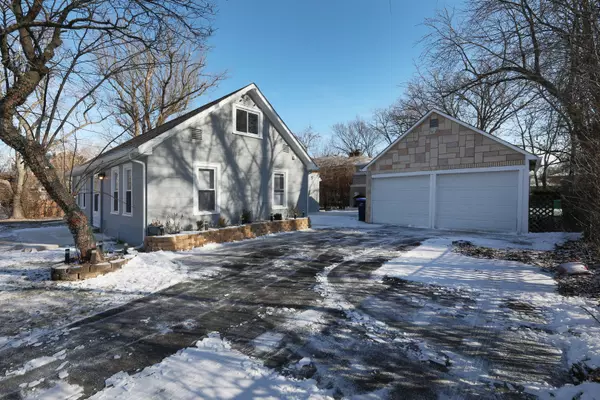 2015 Greenview Road, Northbrook, IL 60062