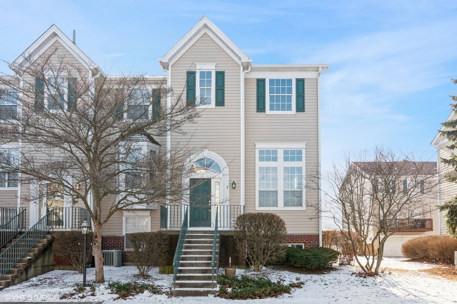 2432 Courtyard Circle #1, Aurora, IL 60506