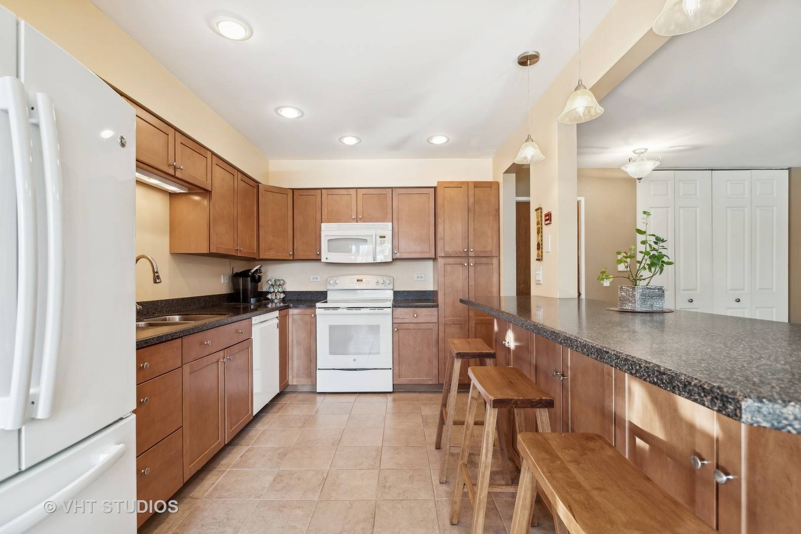 Arlington Heights, IL 60004,2431 E Brandenberry Court #2M