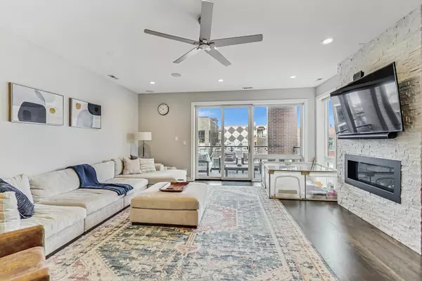 Chicago, IL 60642,1427 W Grand Avenue #3