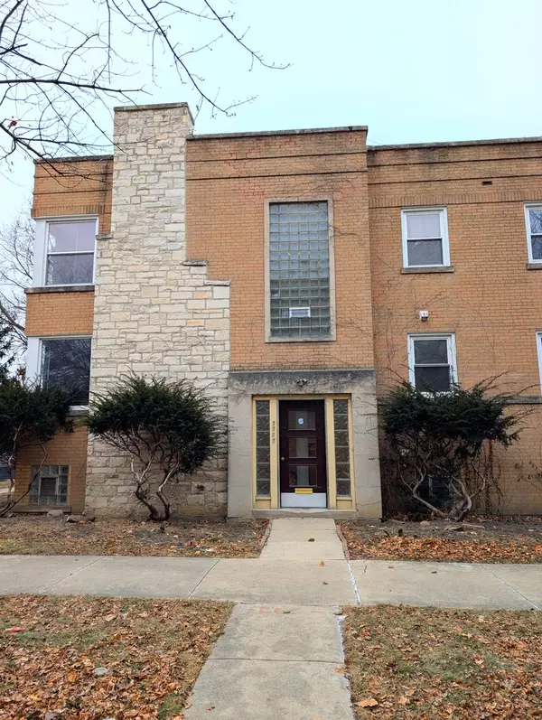 3262 W Hollywood Avenue #2, Chicago, IL 60659