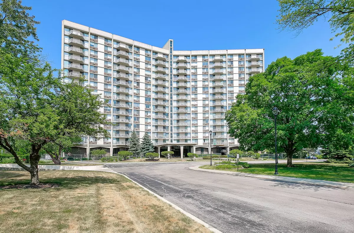 Oak Brook, IL 60523,40 N Tower Road #10L