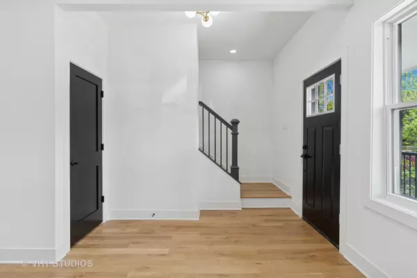 Chicago, IL 60647,1630 N ALBANY Avenue