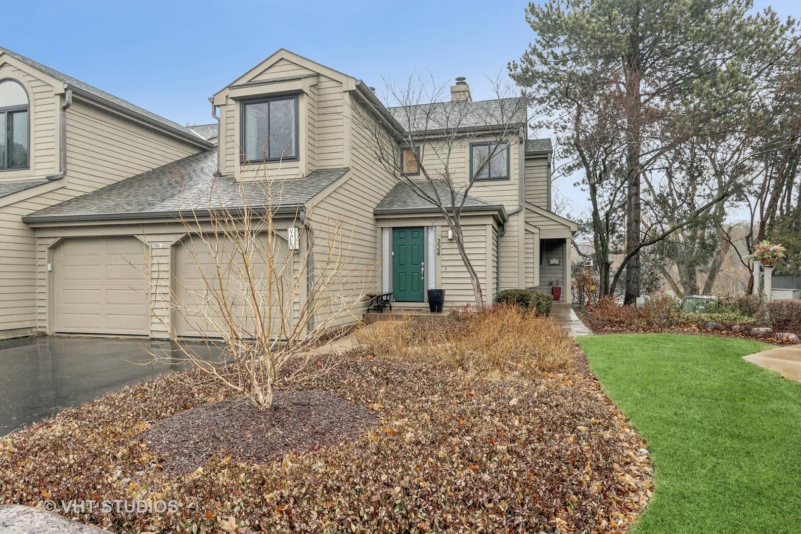 324 Indian Point #864, Lake Barrington, IL 60010
