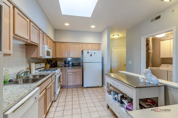Arlington Heights, IL 60004,3401 N CARRIAGEWAY Drive #506