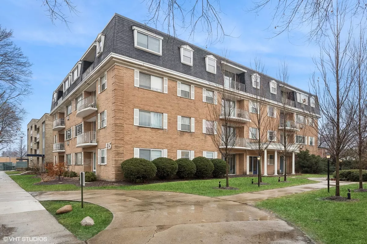 Oak Park, IL 60302,415 Wesley Avenue #24