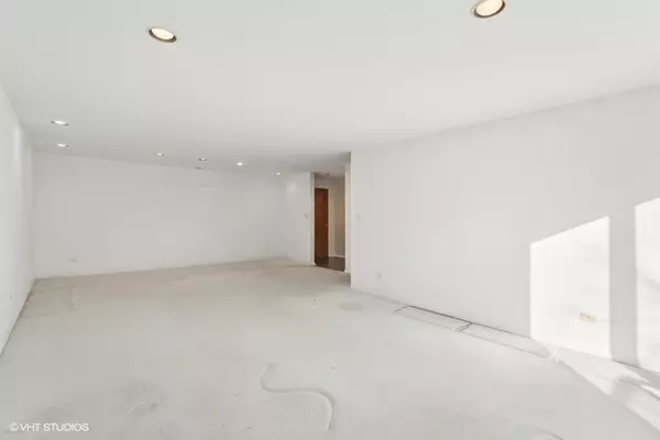 Skokie, IL 60076,4757 Howard Street #304