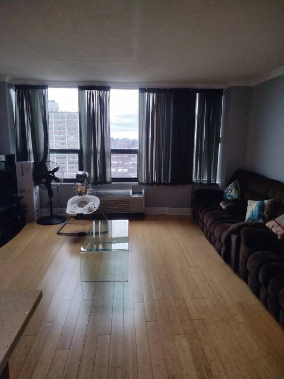 Chicago, IL 60640,5100 N Marine Drive #22G