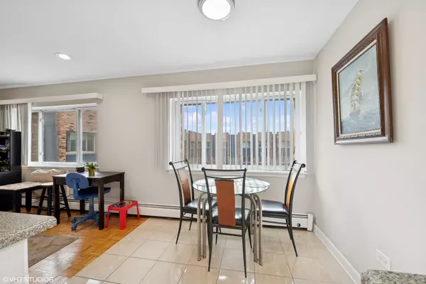 Chicago, IL 60656,8623 W FOSTER Avenue #3A