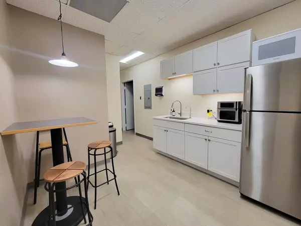 Wheaton, IL 60187,124 S COUNTY FARM Road #B1-A