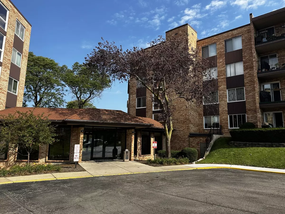 Mount Prospect, IL 60056,500 W Huntington Commons Road #152