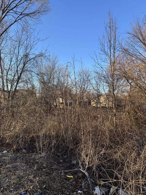 Waukegan, IL 60085,922 May Street