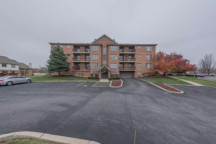 6741 S Pointe Drive #3A, Tinley Park, IL 60477