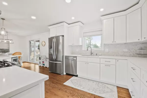 Western Springs, IL 60558,5124 Ellington Avenue