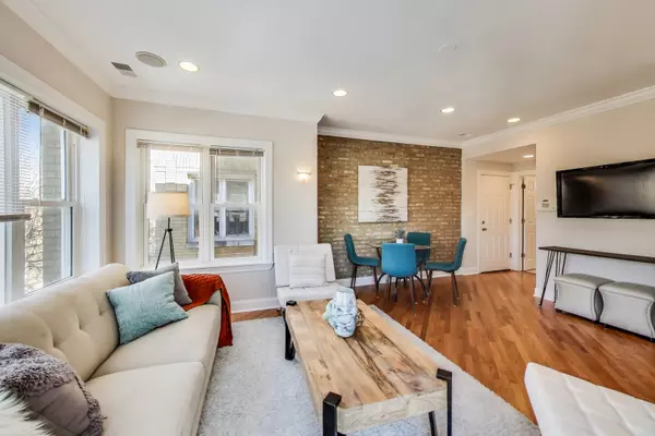 Chicago, IL 60645,6255 N Claremont Avenue #3