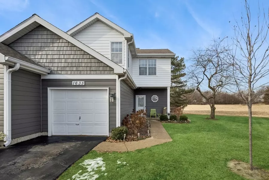 1635 Woodhaven Court #1635, Mundelein, IL 60060