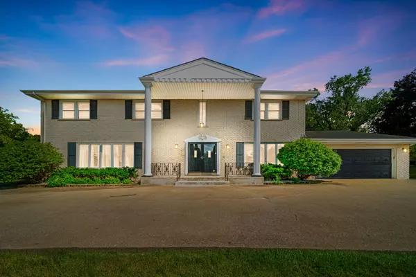 Oak Brook, IL 60523,16 Kingston Drive