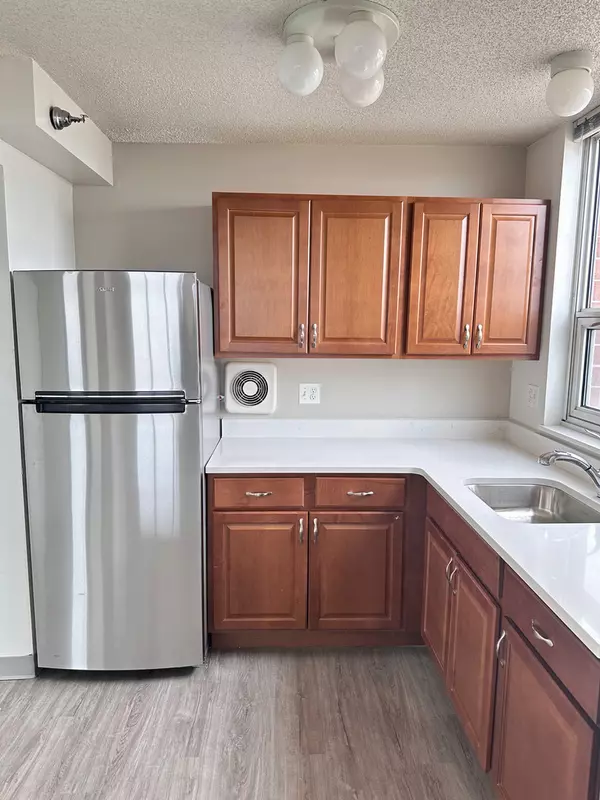 Niles, IL 60714,8975 W Golf Road #321