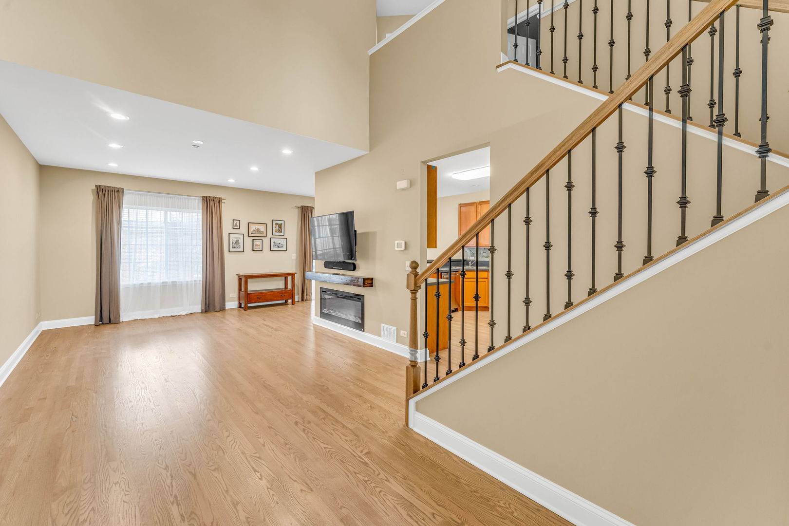 Hoffman Estates, IL 60192,1813 MAUREEN Drive