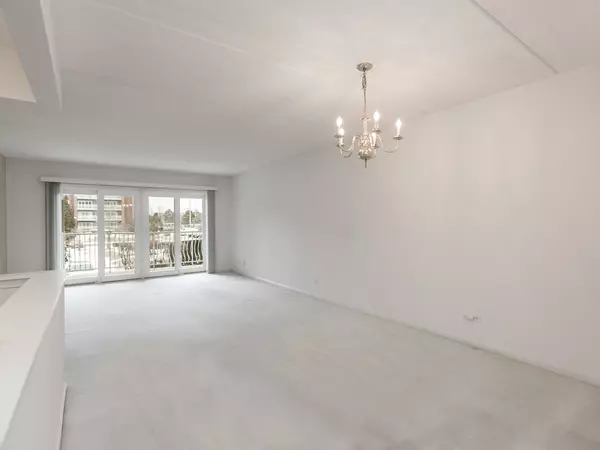 Niles, IL 60714,7041 W Touhy Avenue #202