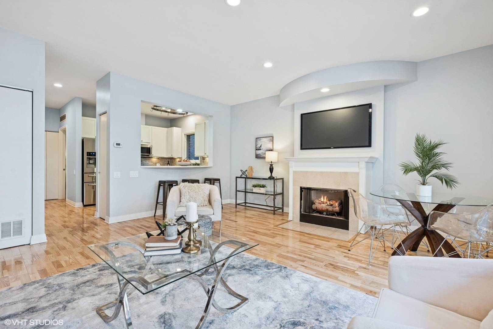Chicago, IL 60661,321 N Jefferson Street #202