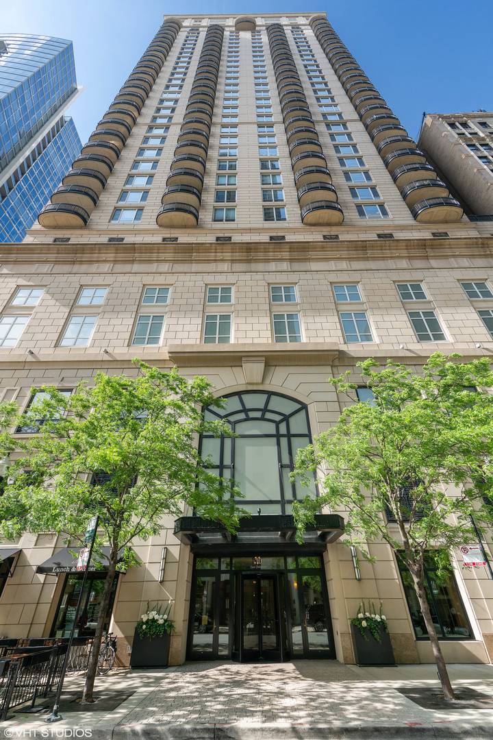 10 E Delaware Place #16B, Chicago, IL 60611