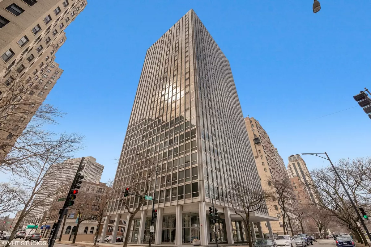 Chicago, IL 60614,2400 N LAKEVIEW Avenue #2701